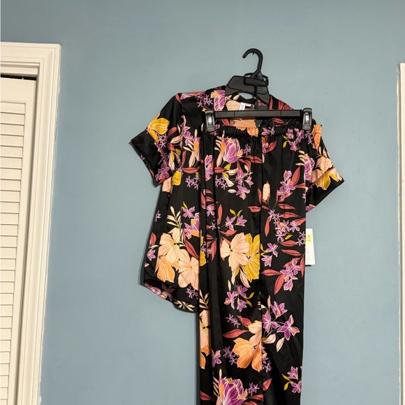 SELLING JOYSPUN PAJAMA SET FOR WOMEN SIZE XS NWT SHORT SLEEVE FLORAL COLOR. - Picture 5 of 15